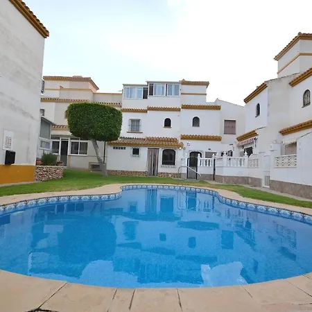 Agradable Adosado Con Piscina, Duchas Hidromasaje * Torrevieja