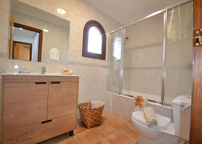 Nyaraló Agradable Adosado Con Piscina, Duchas Hidromasaje *