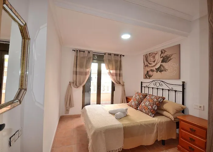 Agradable Adosado Con Piscina, Duchas Hidromasaje *