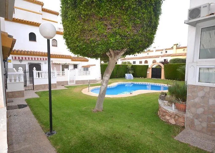 Agradable Adosado Con Piscina, Duchas Hidromasaje Nyaraló