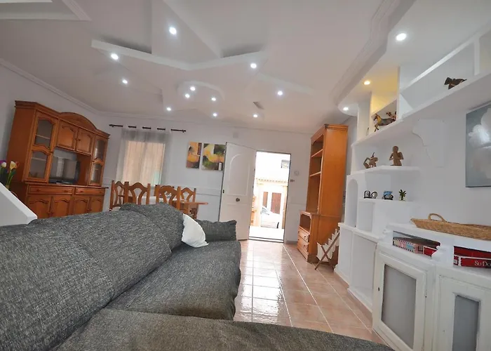 Nyaraló Agradable Adosado Con Piscina, Duchas Hidromasaje