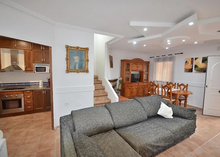 Agradable Adosado Con Piscina, Duchas Hidromasaje *